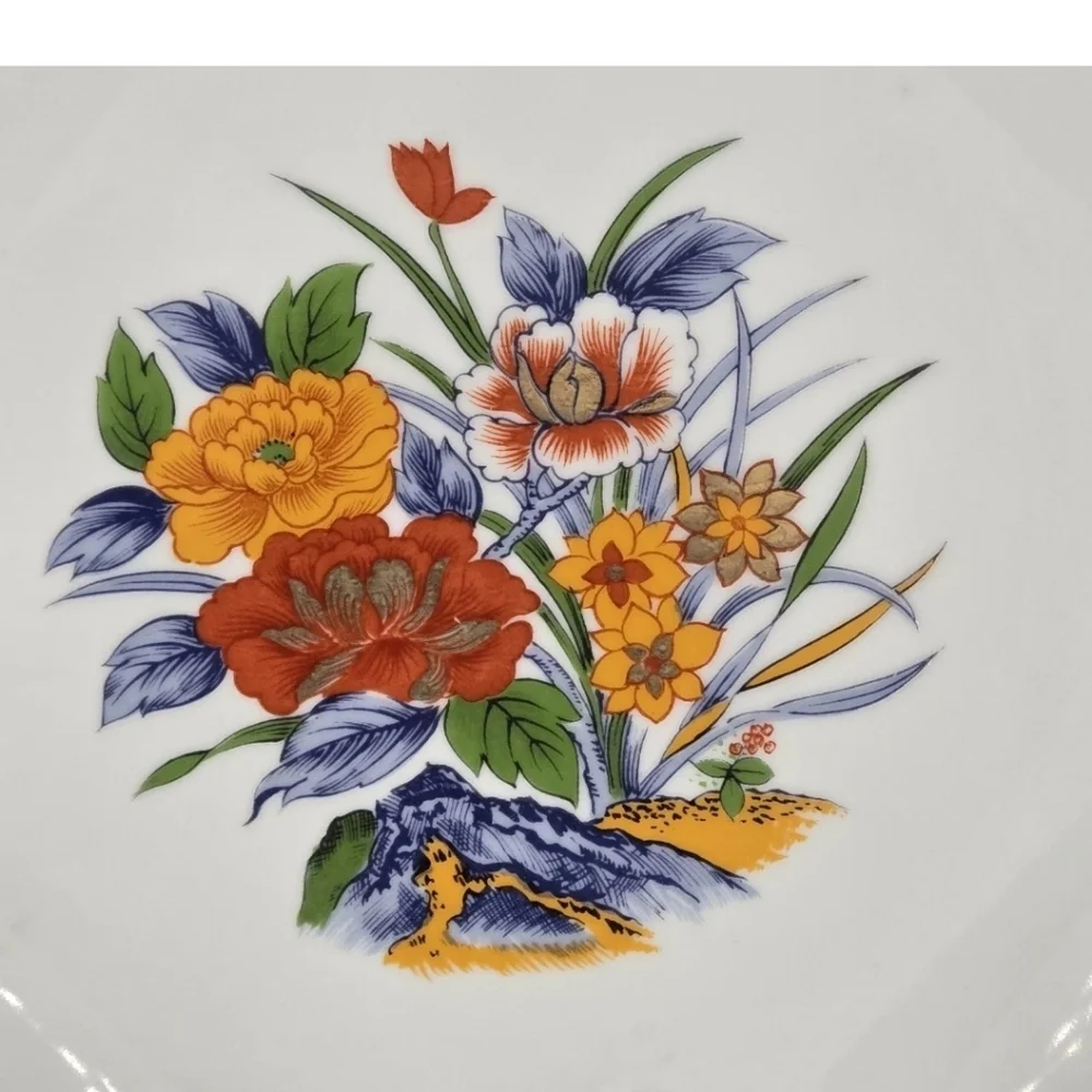Japanese porcelain Arita Porcelain Deep Plate Handpainted Floral Motif Gold Rim